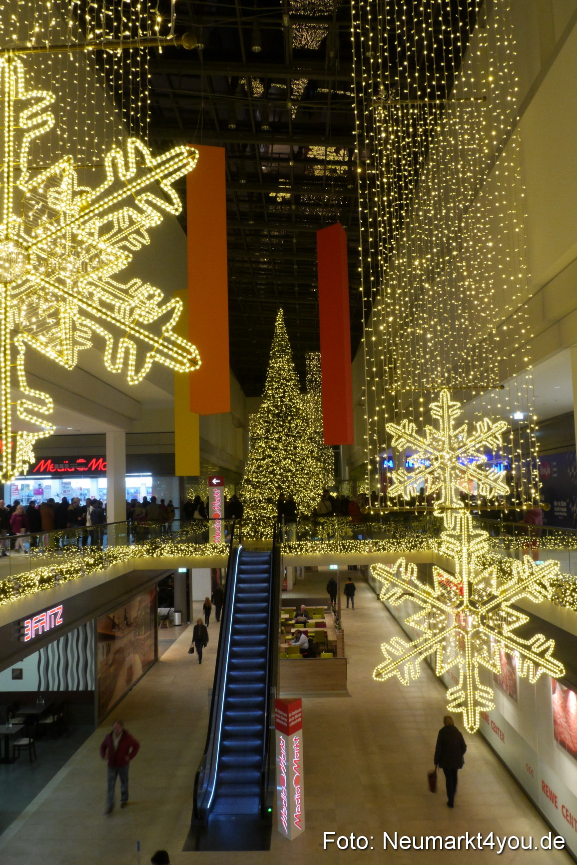 NeuerMarkt Weihnachtsbeleuchtung 271115 0009